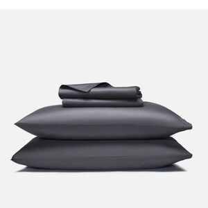Brooklinen Luxe Sateen king size core sheet set PLUS 2 additional pillowcases